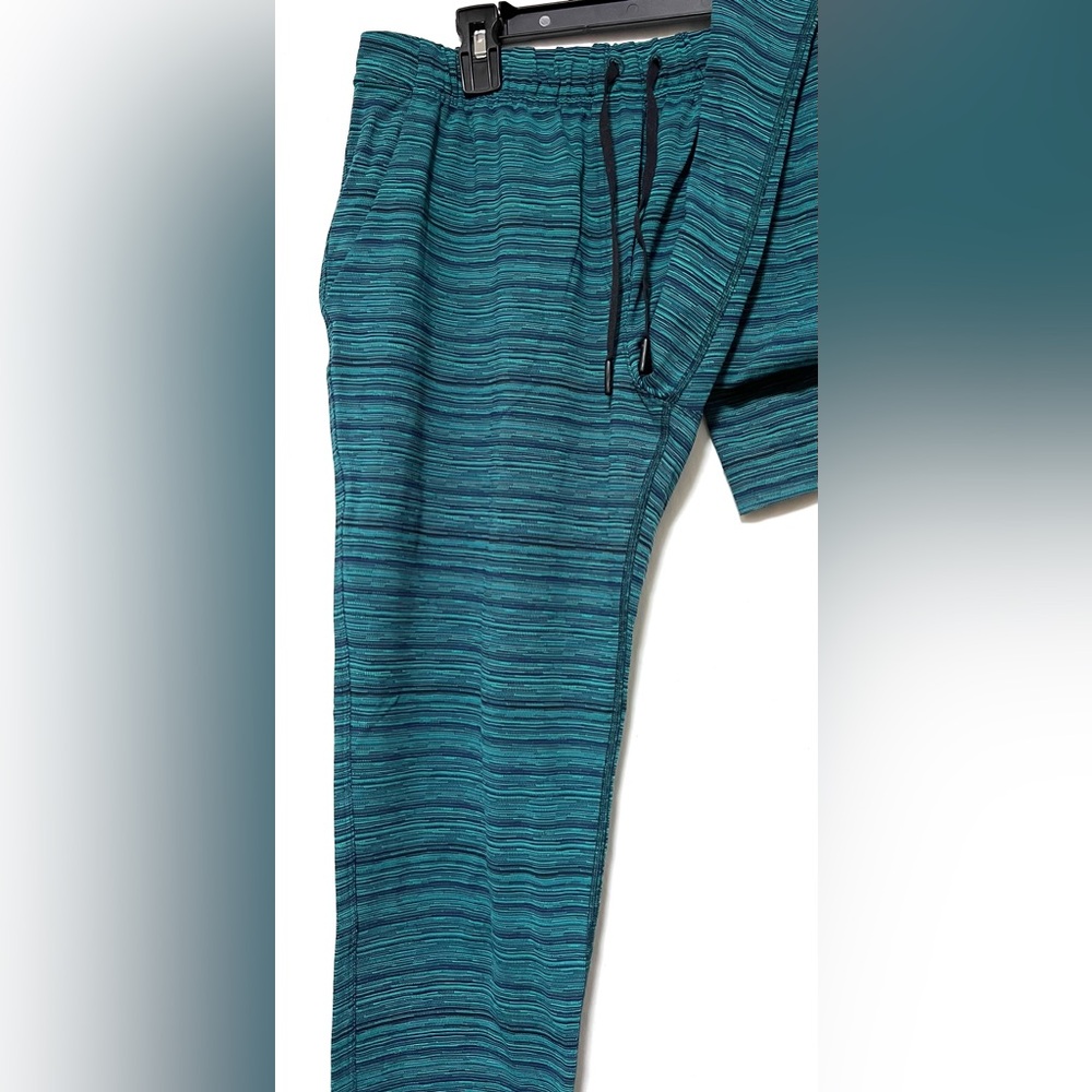 Lululemon Jet Crop Track Pants Travel Athleisure Casual Gym Workout Yoga - Picture 8 of 9